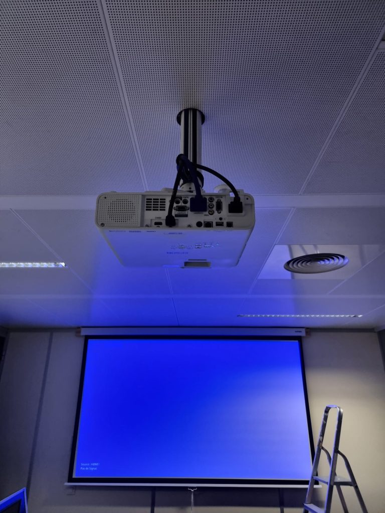 Projecteur laser Epson EB-L260F, photo d'installation sur le site d'un de nos clients.