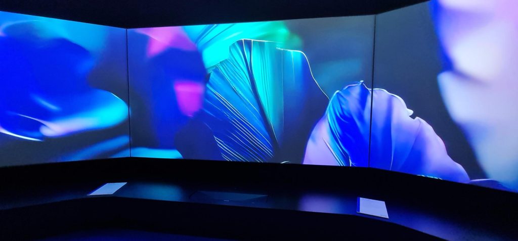 Equiper vous d'un projecteur courte focal pour votre salle de réunion ou votre salle home cinéma