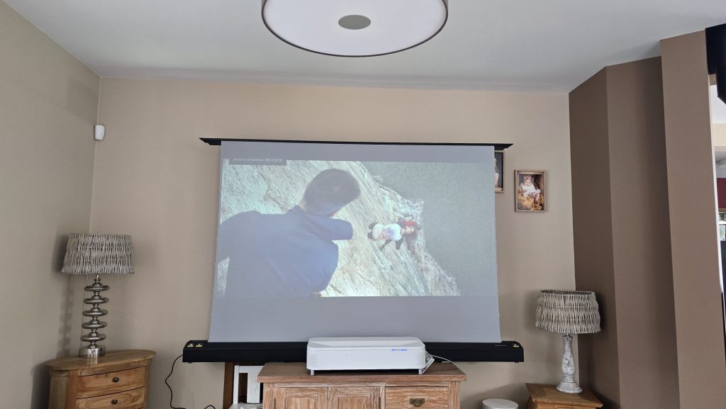 Photo installation vidéo projecteur Epson EB-810E