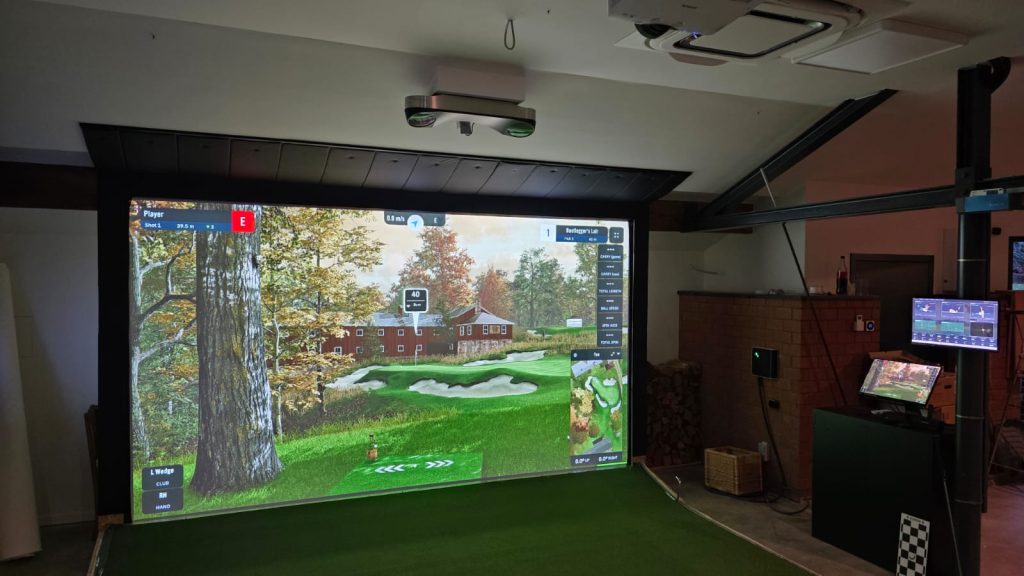 Installation_simulateur_de_golf_maison_vente_et_conseil_matériel_projection_Visio-id