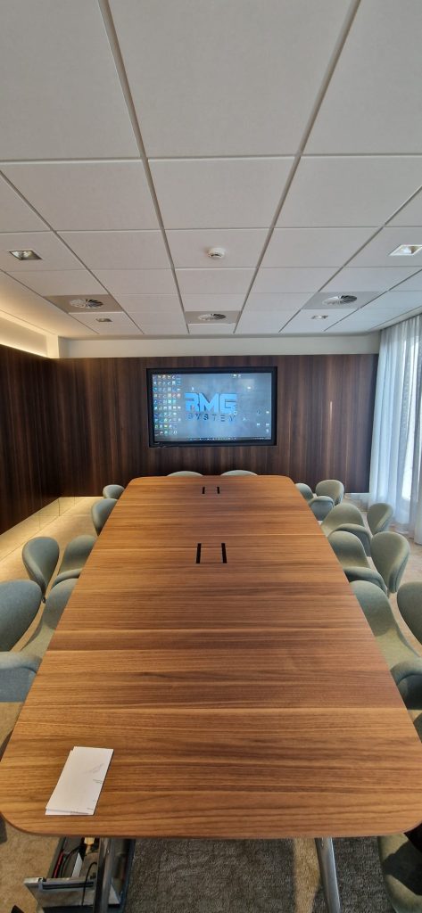 Exemple Installation Ecran LED - TV au mur via une fixation CHIEF RFL3