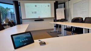 Installation solution de vidéoconférence HP Polycom avec solution de projection sans fil BARCO click Share 
